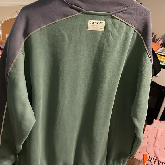 Men’s golf sweatshirt